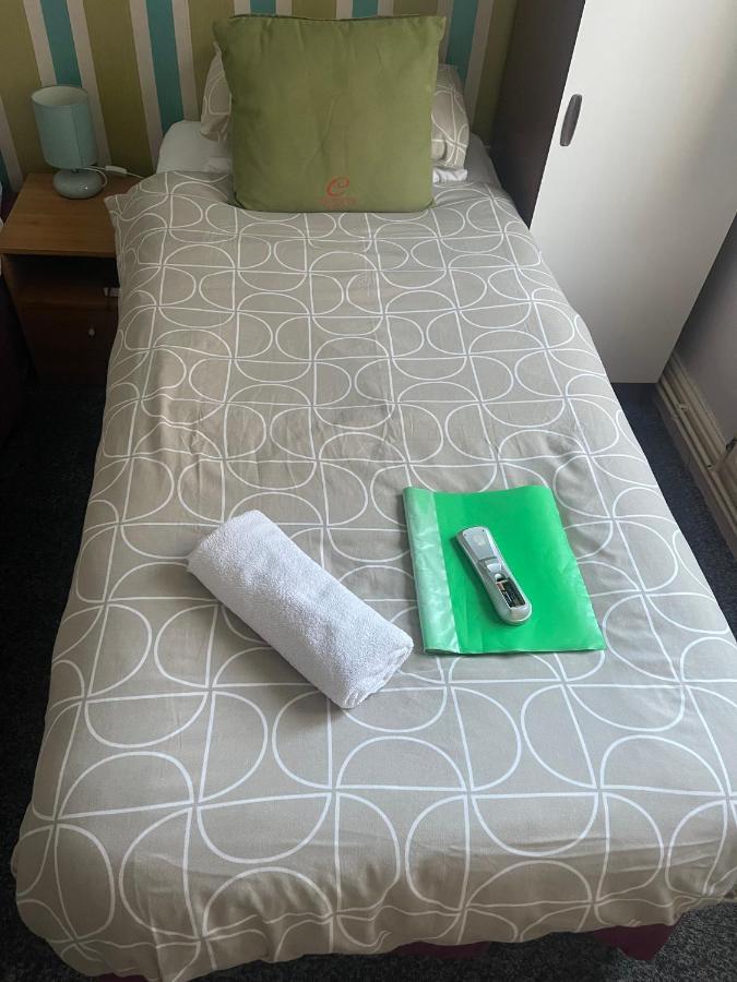 Uk Travel & Hospitality Ltd Ta Canberra Hotel Blackpool Bagian luar foto
