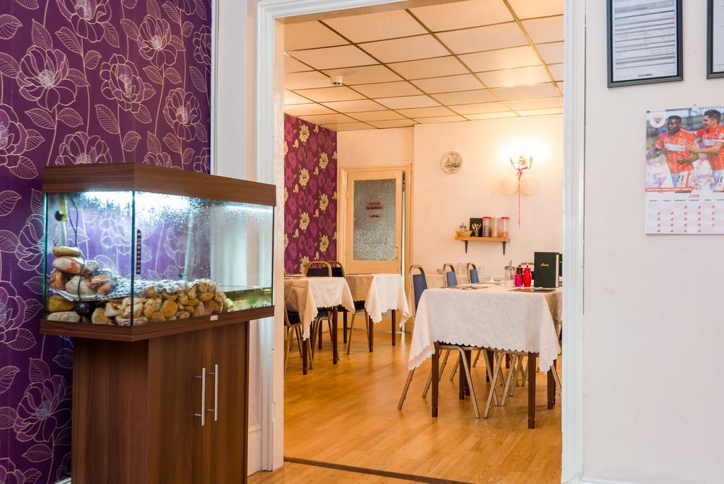 Uk Travel & Hospitality Ltd Ta Canberra Hotel Blackpool Bagian luar foto
