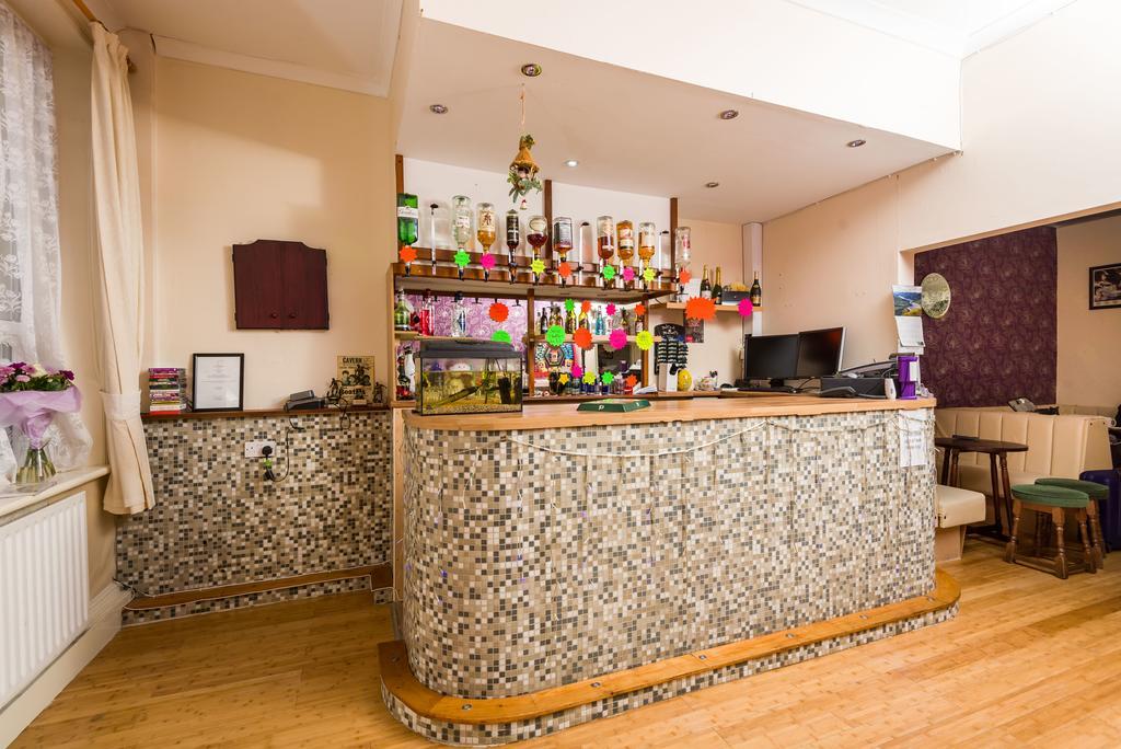 Uk Travel & Hospitality Ltd Ta Canberra Hotel Blackpool Bagian luar foto