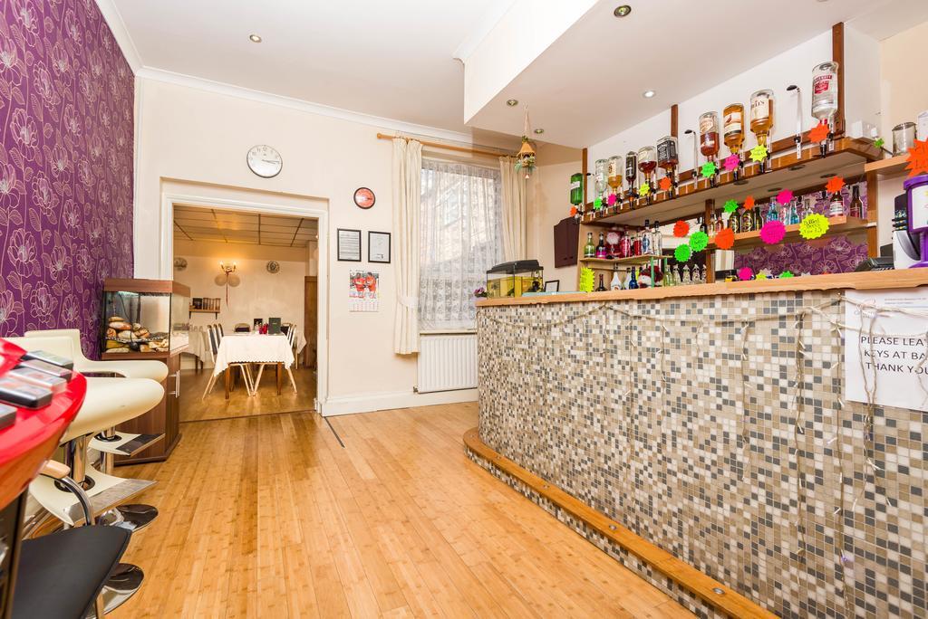 Uk Travel & Hospitality Ltd Ta Canberra Hotel Blackpool Bagian luar foto