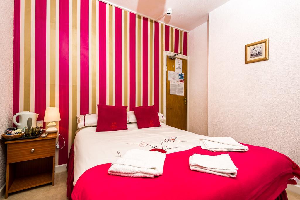 Uk Travel & Hospitality Ltd Ta Canberra Hotel Blackpool Bagian luar foto