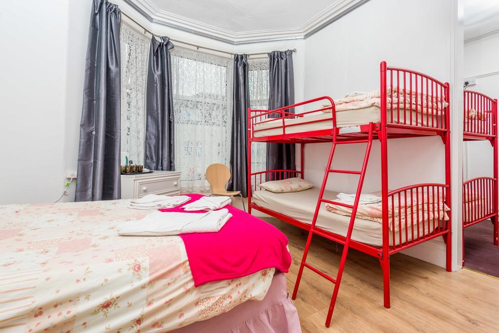Uk Travel & Hospitality Ltd Ta Canberra Hotel Blackpool Bagian luar foto