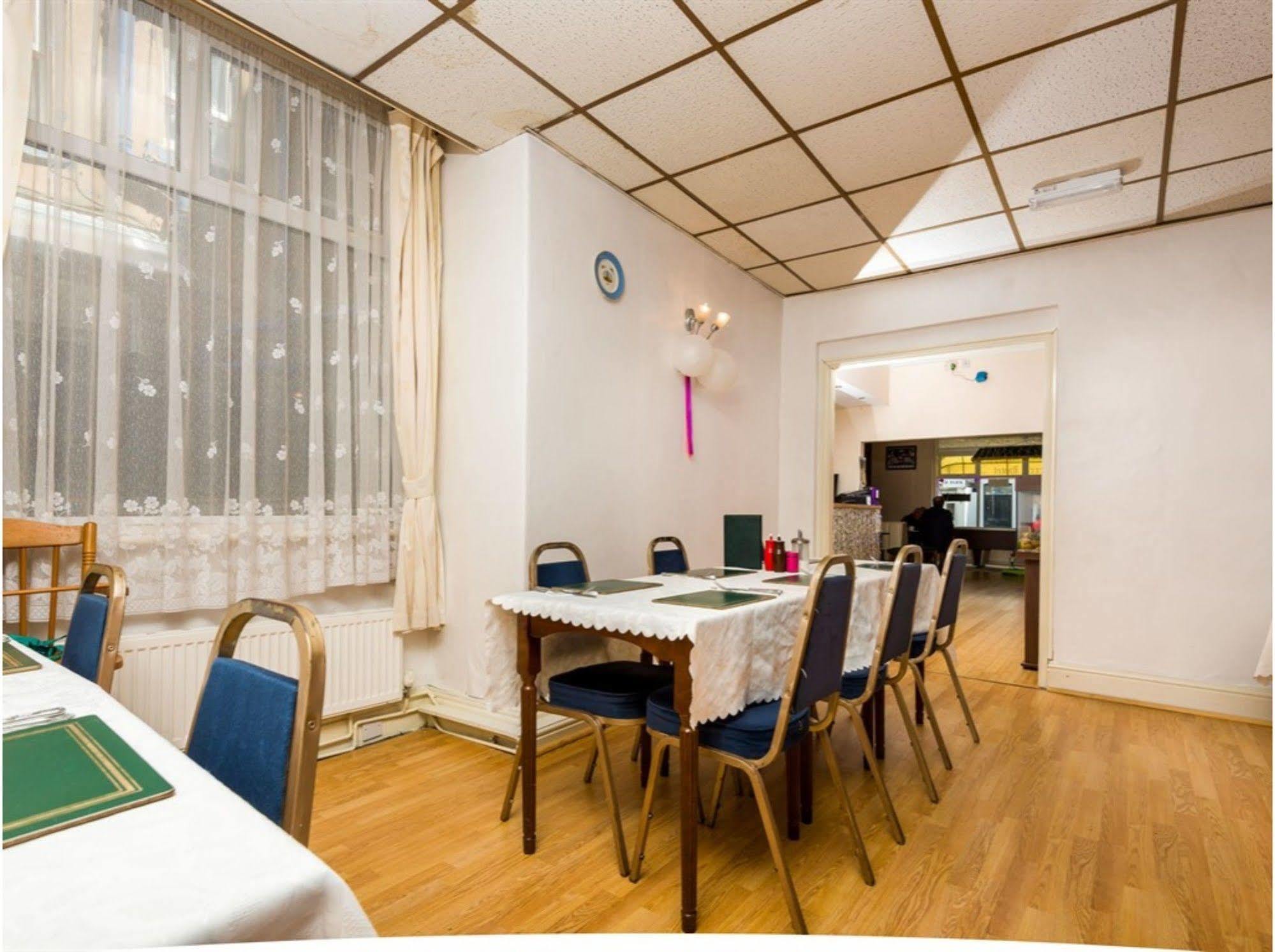 Uk Travel & Hospitality Ltd Ta Canberra Hotel Blackpool Bagian luar foto