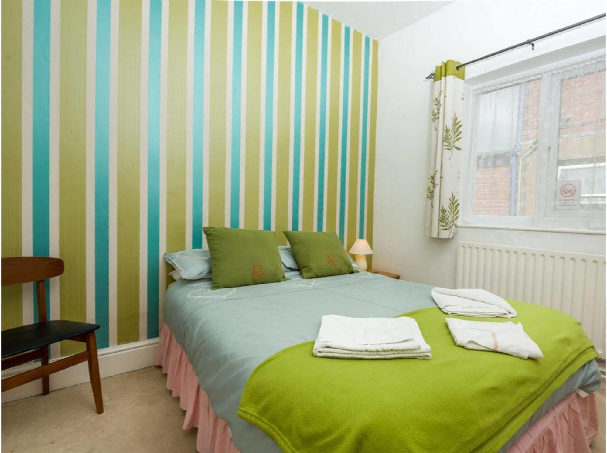 Uk Travel & Hospitality Ltd Ta Canberra Hotel Blackpool Bagian luar foto