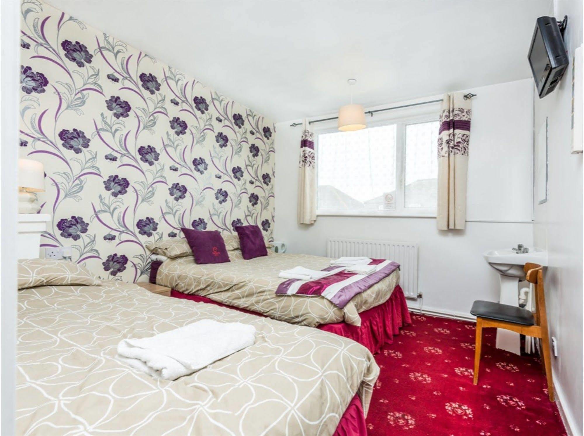 Uk Travel & Hospitality Ltd Ta Canberra Hotel Blackpool Bagian luar foto
