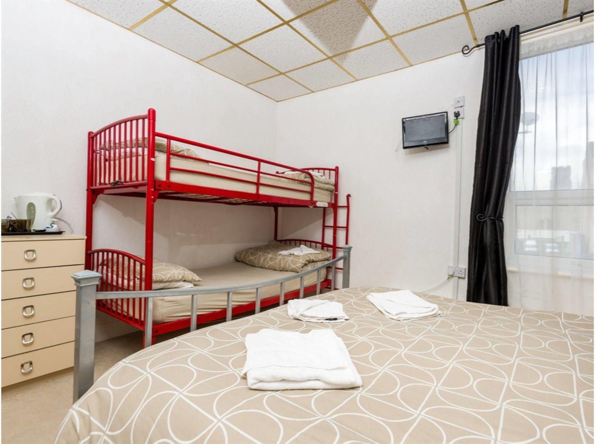 Uk Travel & Hospitality Ltd Ta Canberra Hotel Blackpool Bagian luar foto