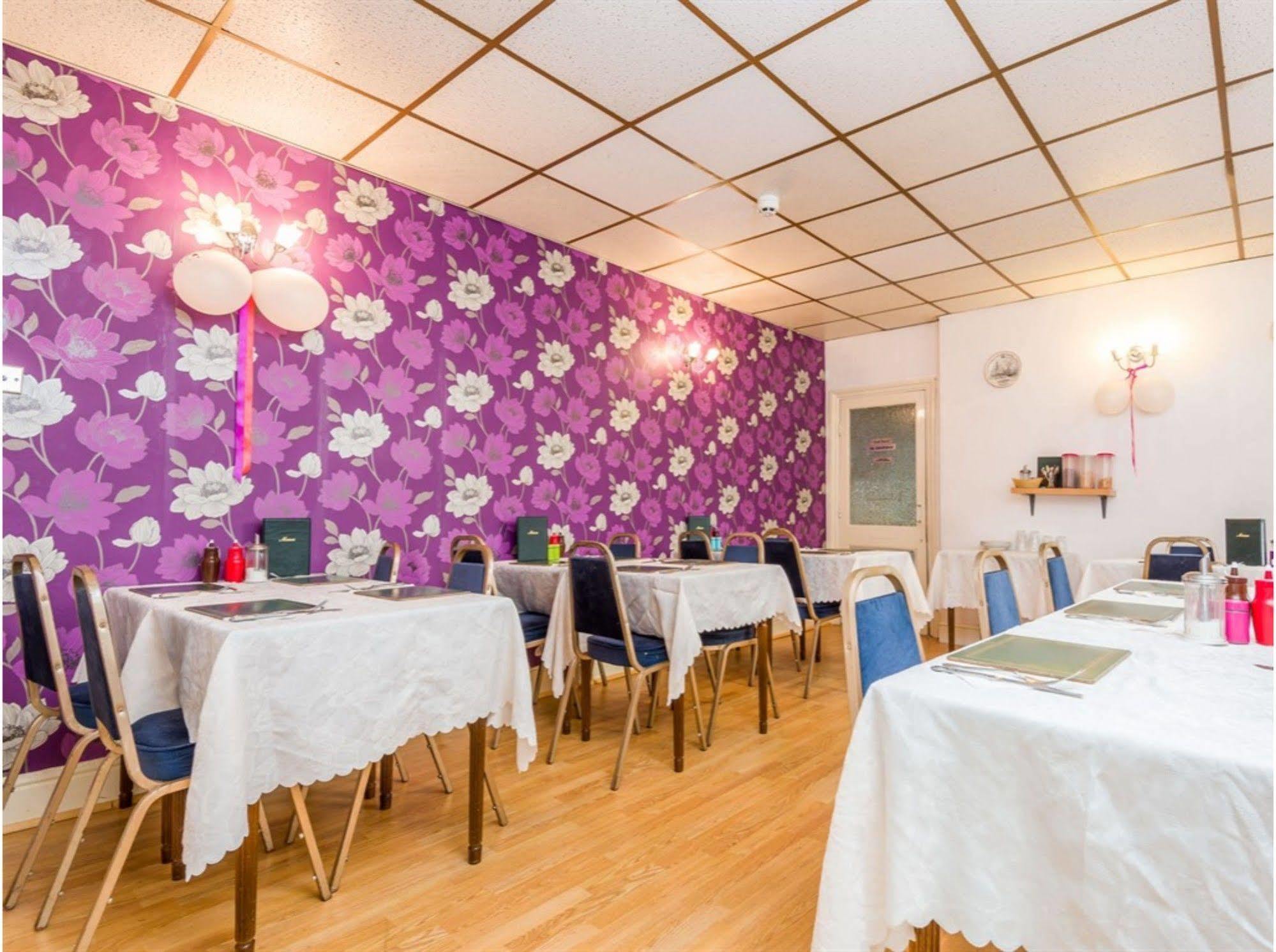 Uk Travel & Hospitality Ltd Ta Canberra Hotel Blackpool Bagian luar foto