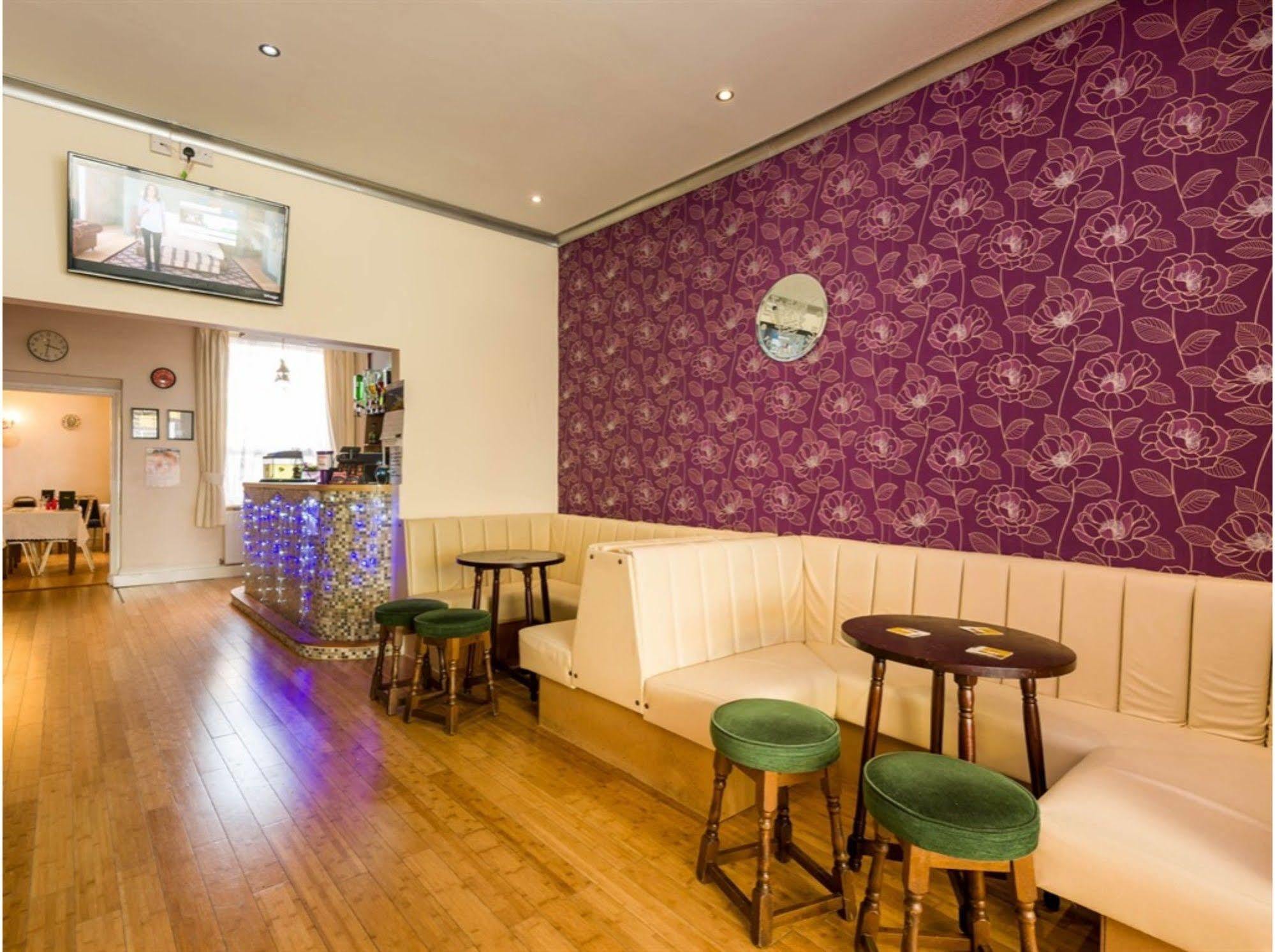 Uk Travel & Hospitality Ltd Ta Canberra Hotel Blackpool Bagian luar foto