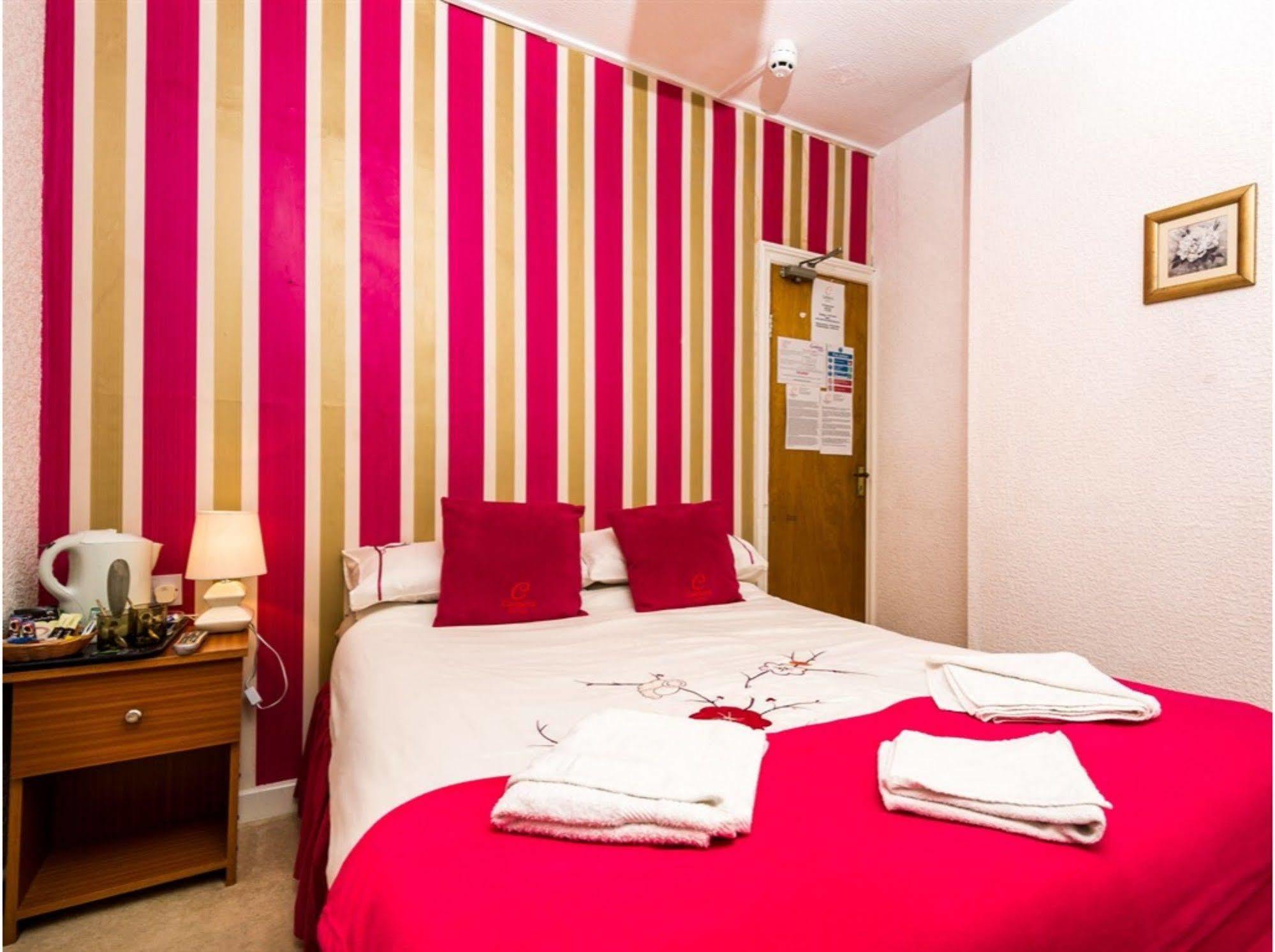 Uk Travel & Hospitality Ltd Ta Canberra Hotel Blackpool Bagian luar foto