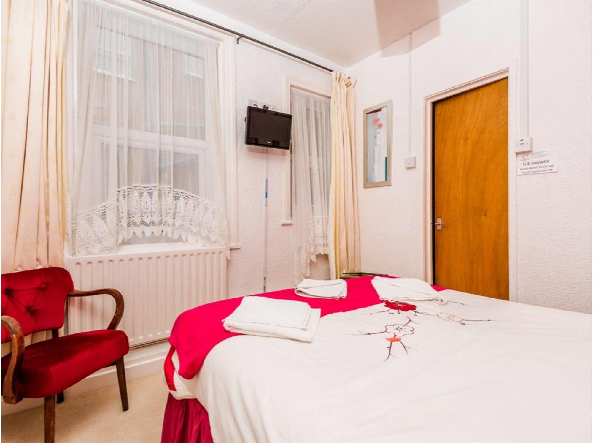 Uk Travel & Hospitality Ltd Ta Canberra Hotel Blackpool Bagian luar foto