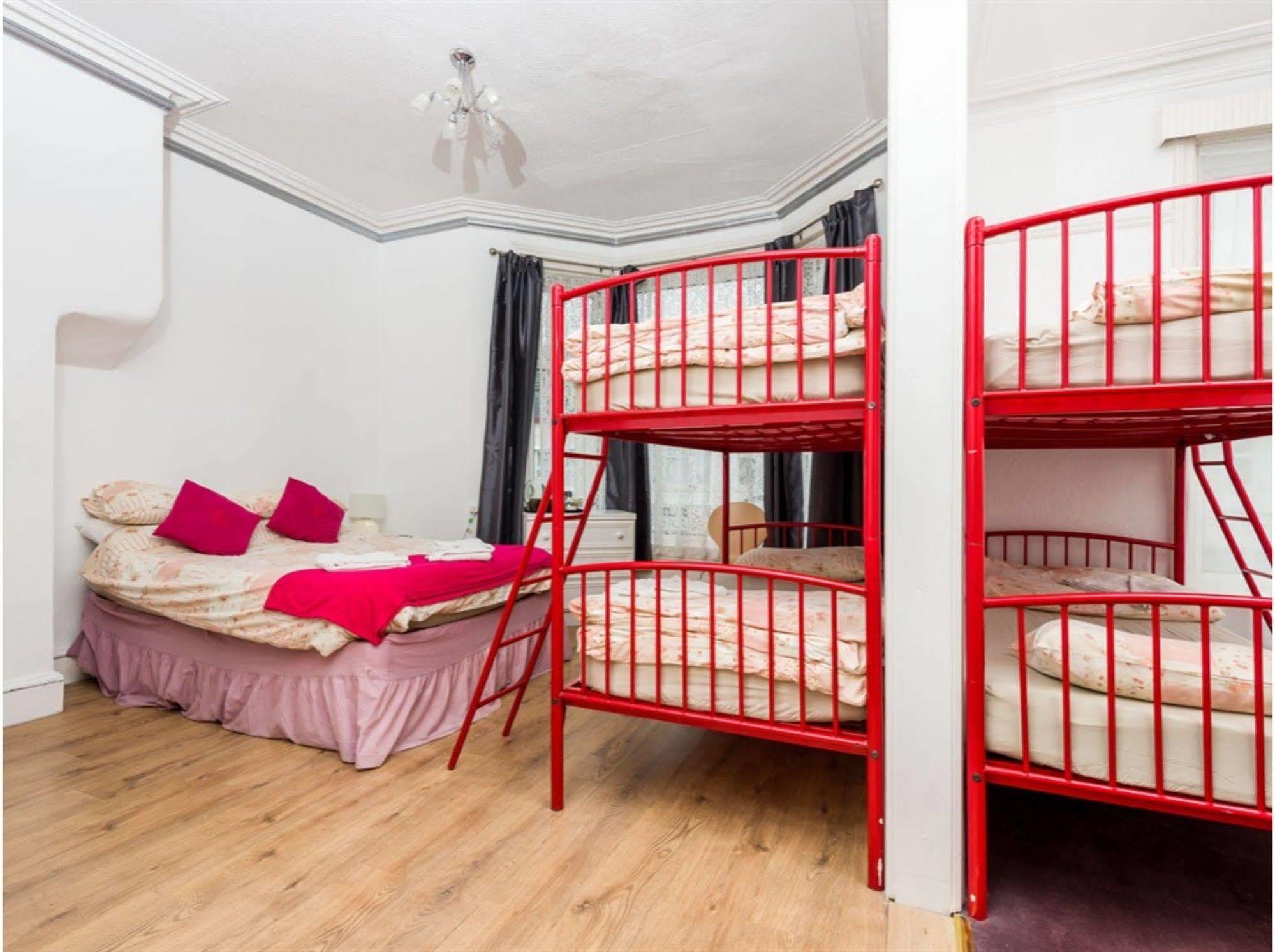 Uk Travel & Hospitality Ltd Ta Canberra Hotel Blackpool Bagian luar foto