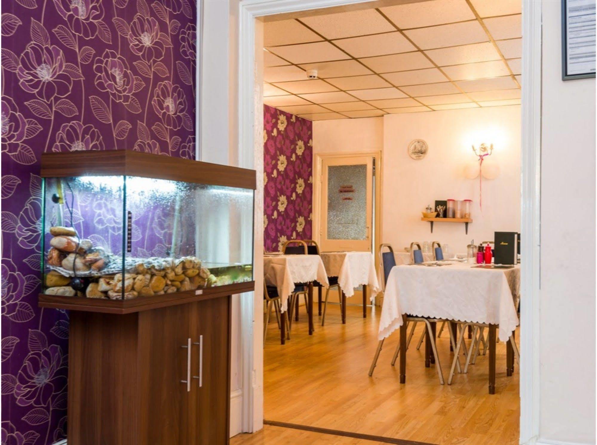 Uk Travel & Hospitality Ltd Ta Canberra Hotel Blackpool Bagian luar foto